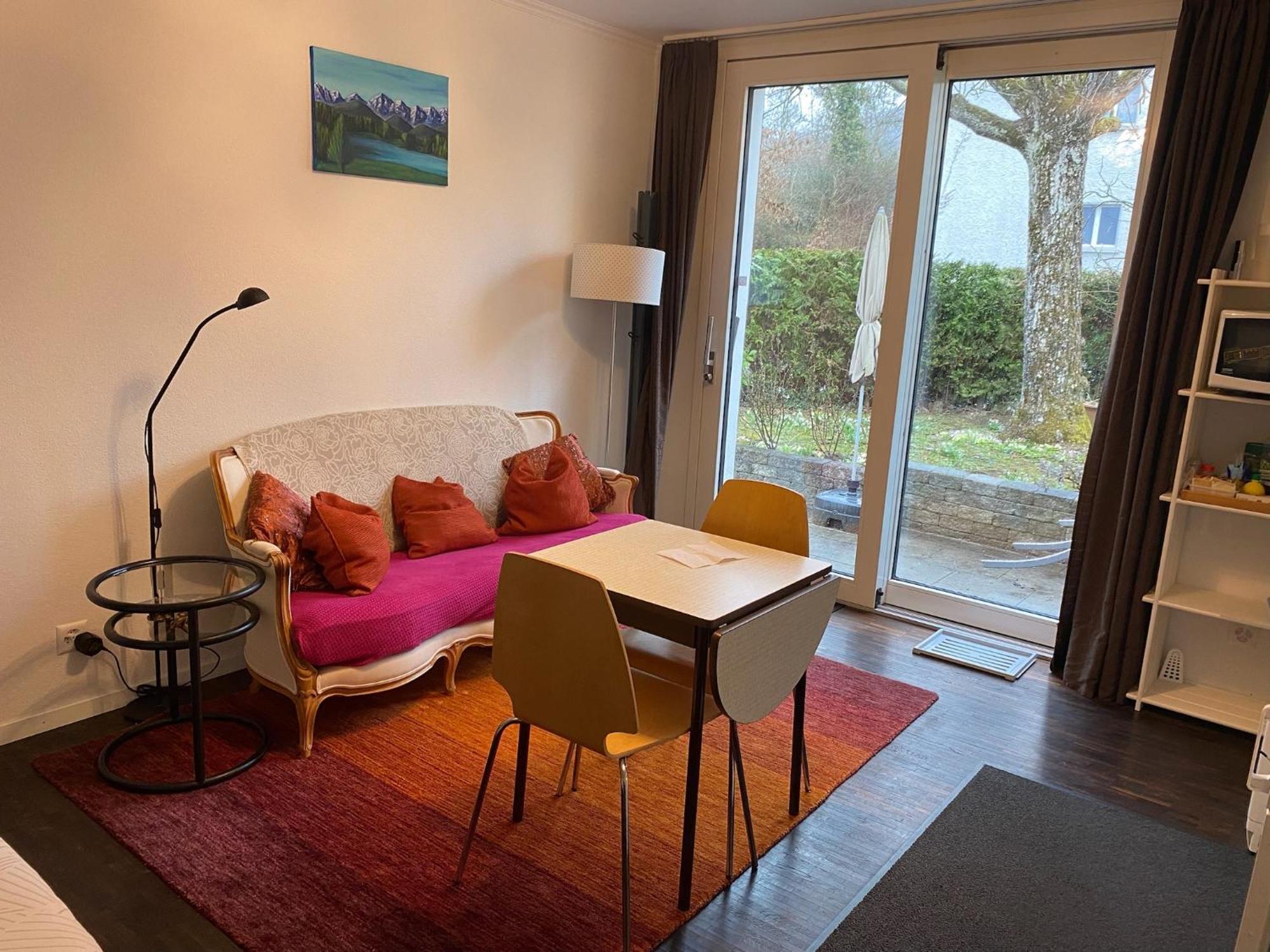 Apartment With Private Garden & Free Parking